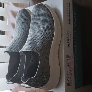 Skechers  strech fit shoes for women new